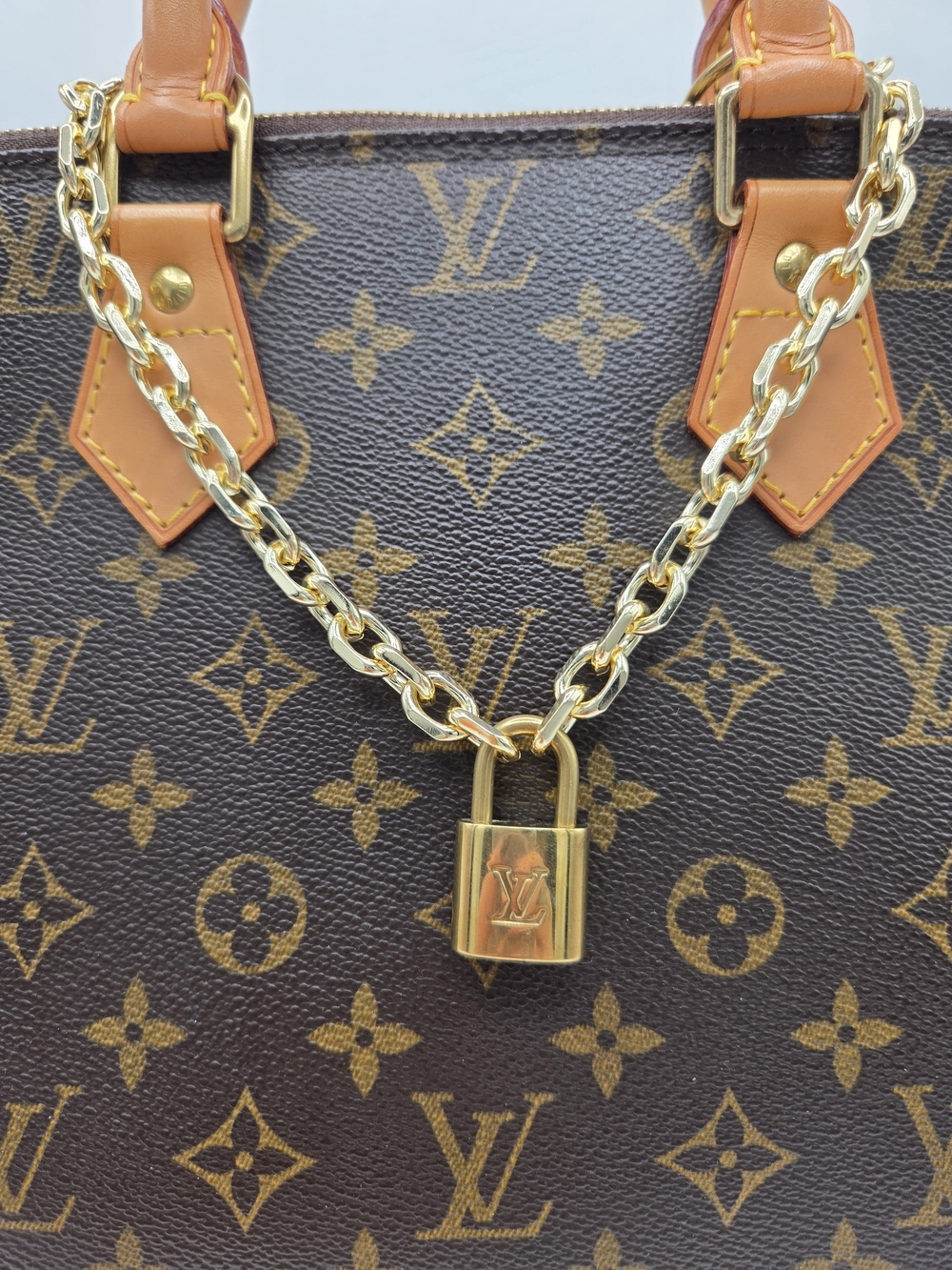 Authentic Louis Vuitton Lock Chunky Chain Statement Necklace 343 Series